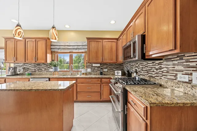 $634,900 | 22374 Woodland Lane, Frankfort, IL 60423