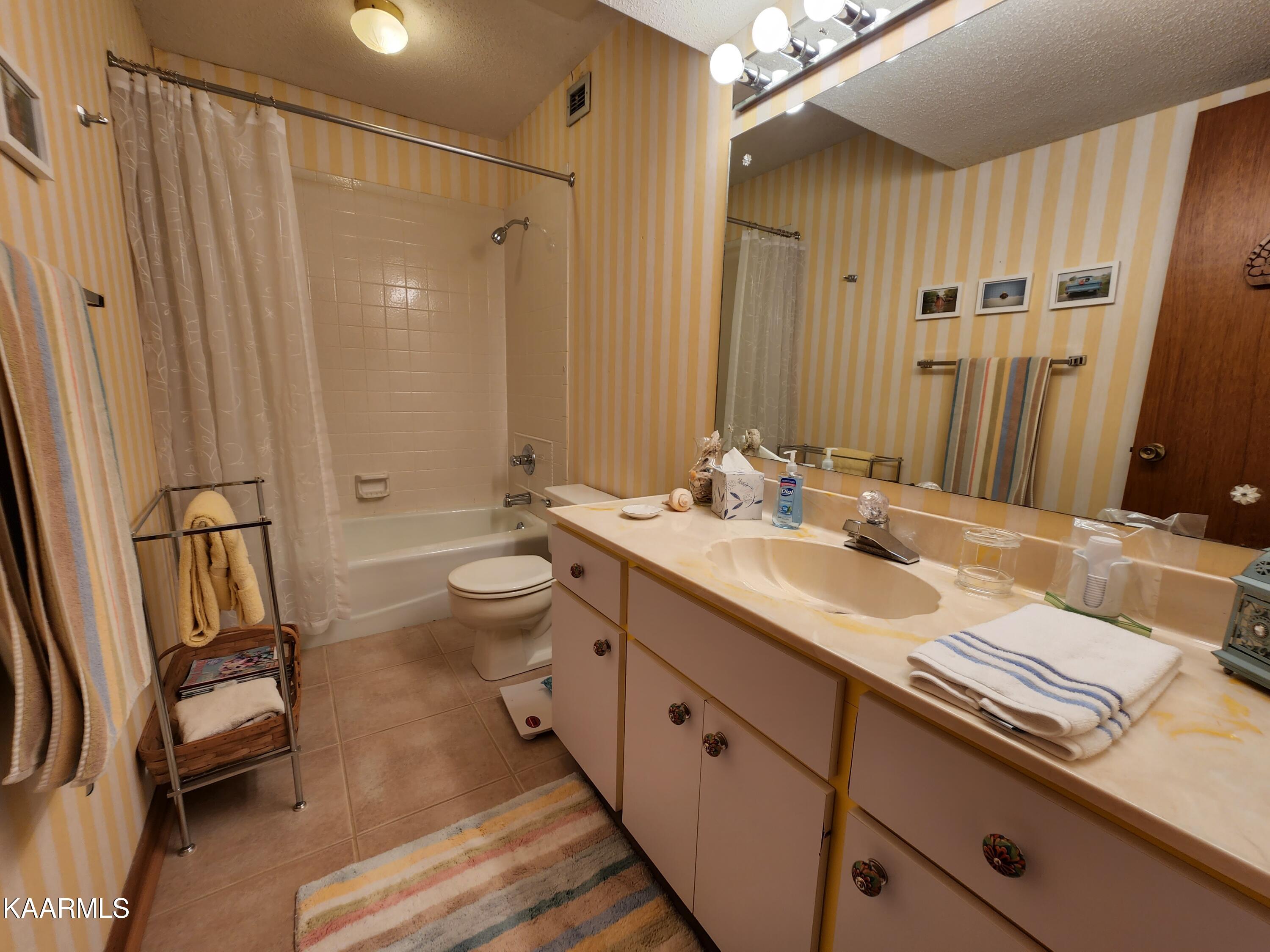 38 Brookside Drive Oak Ridge, TN 37830 - Photo 15 of 28 Upstairs Bath