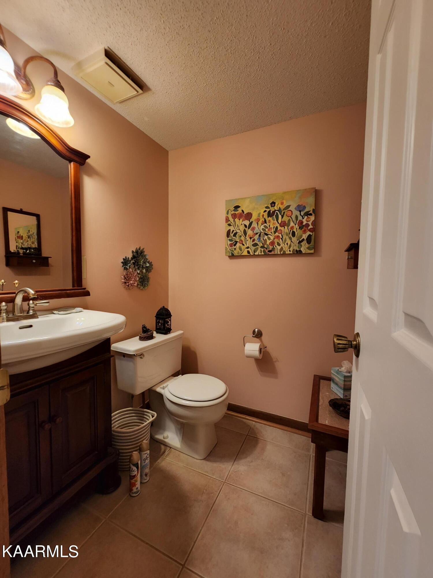 38 Brookside Drive Oak Ridge, TN 37830 - Photo 7 of 28 Main Level Bath