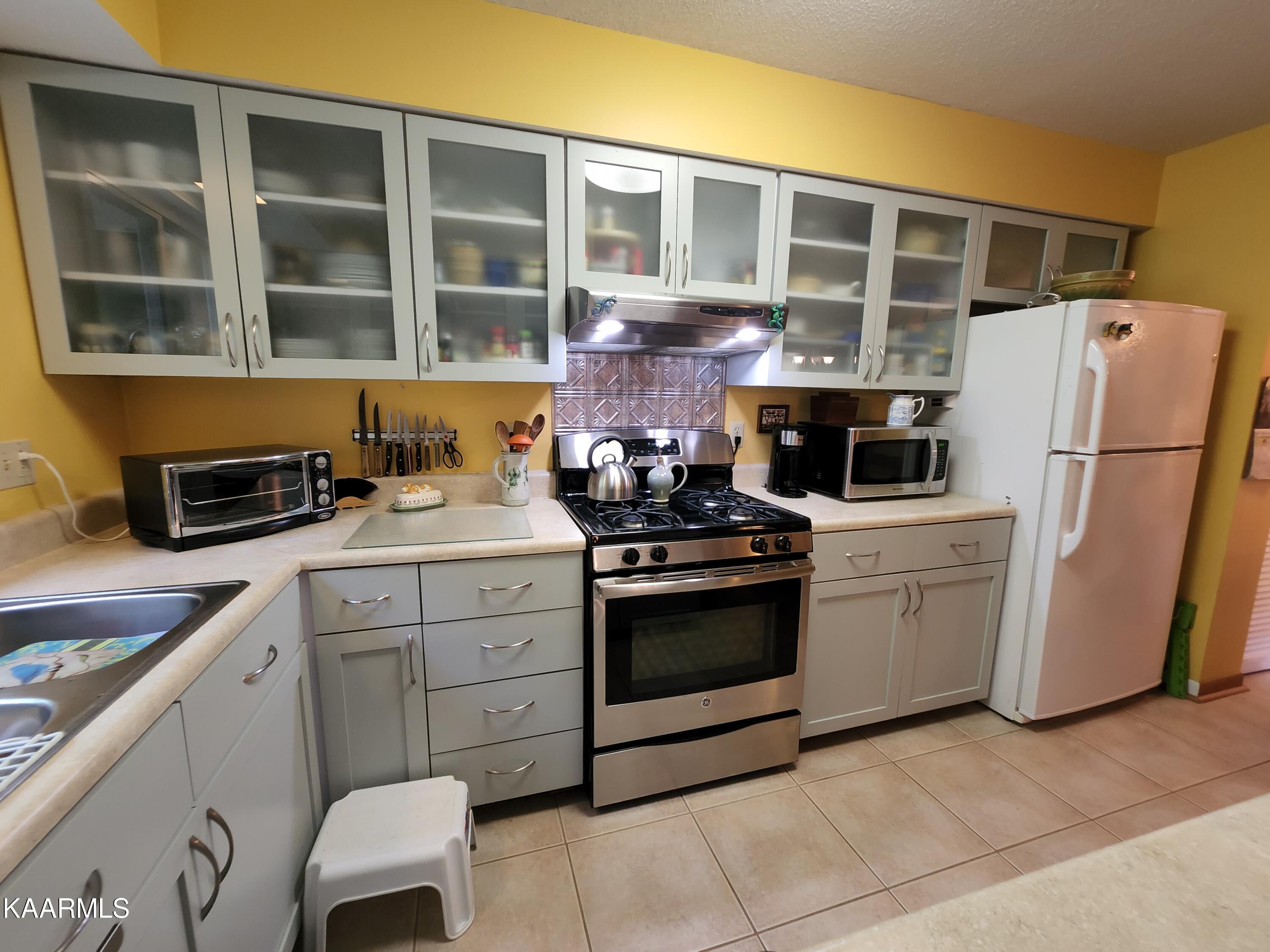 38 Brookside Drive Oak Ridge, TN 37830 - Photo 10 of 28 Kitchen