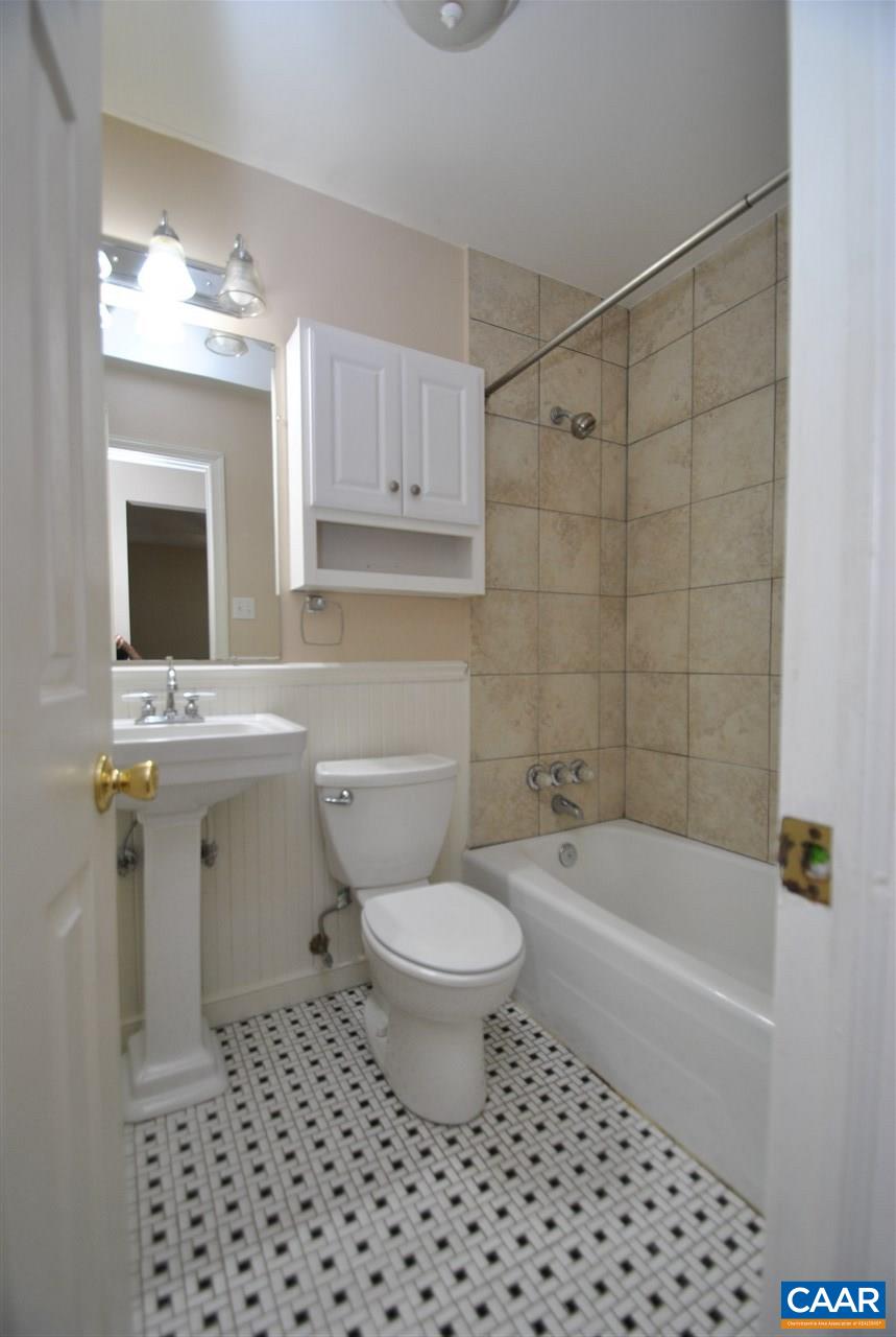114 Elkhorn Road Charlottesville, VA 22903 - Photo 18 of 23 a bathroom with a sink a toilet and shower