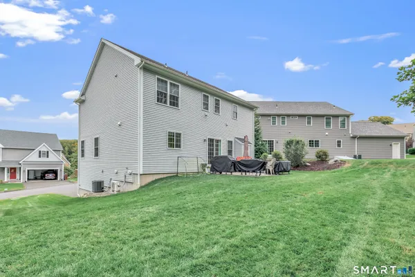 a view of a house with backyard