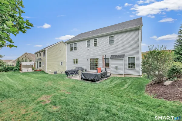 a view of a house with backyard