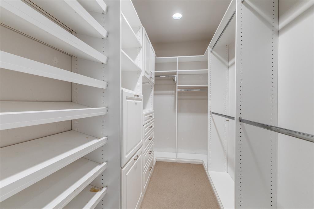1505 Elm Street, Unit 1401 Dallas, TX 75201 - Photo 16 of 35 a view of walk in closet with empty racks