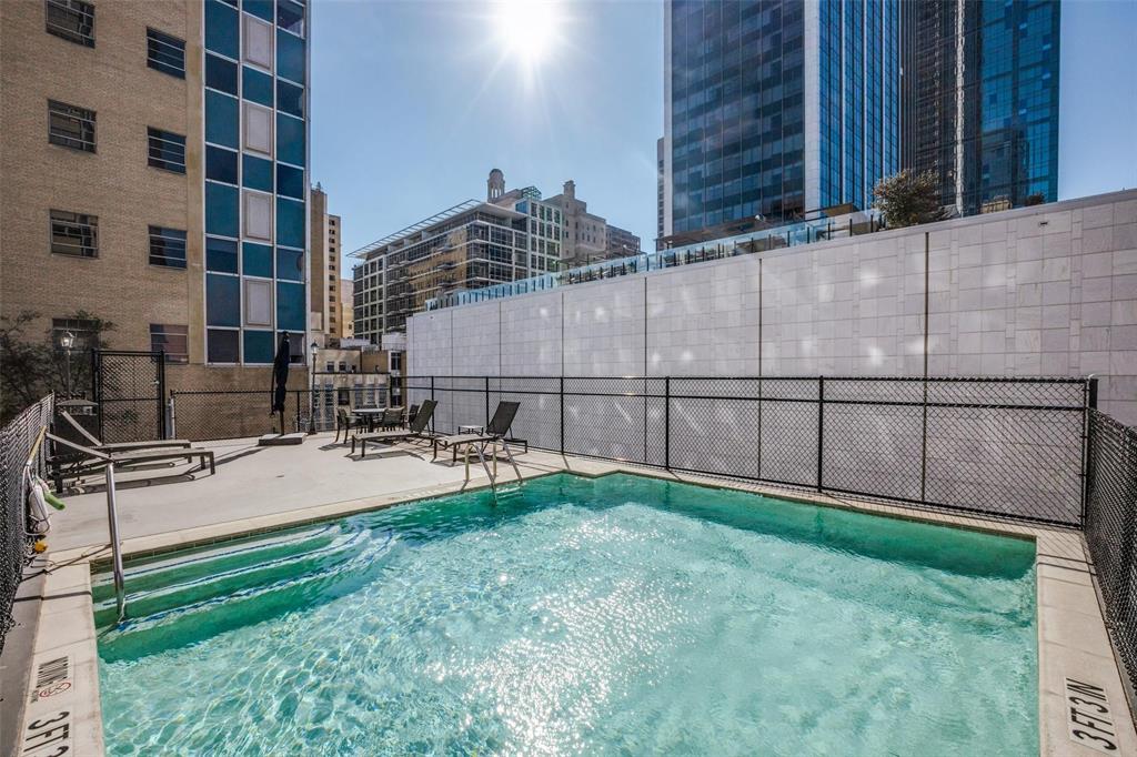 1505 Elm Street, Unit 1401 Dallas, TX 75201 - Photo 31 of 35 a view of a backyard with sitting area and tub