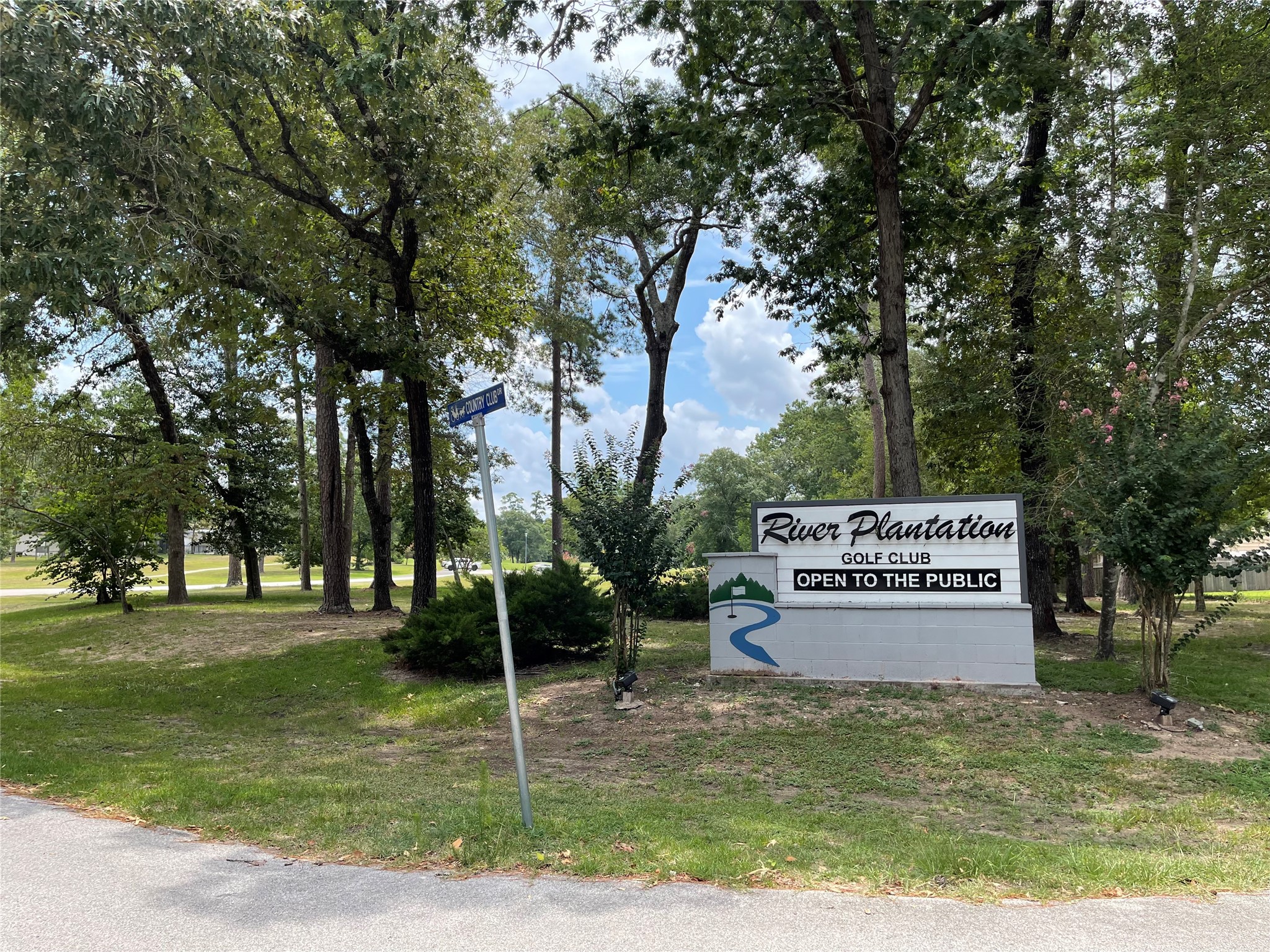 20 Brandon Road Conroe, TX 77302 - Photo 4 of 17 a sign on the side of a road