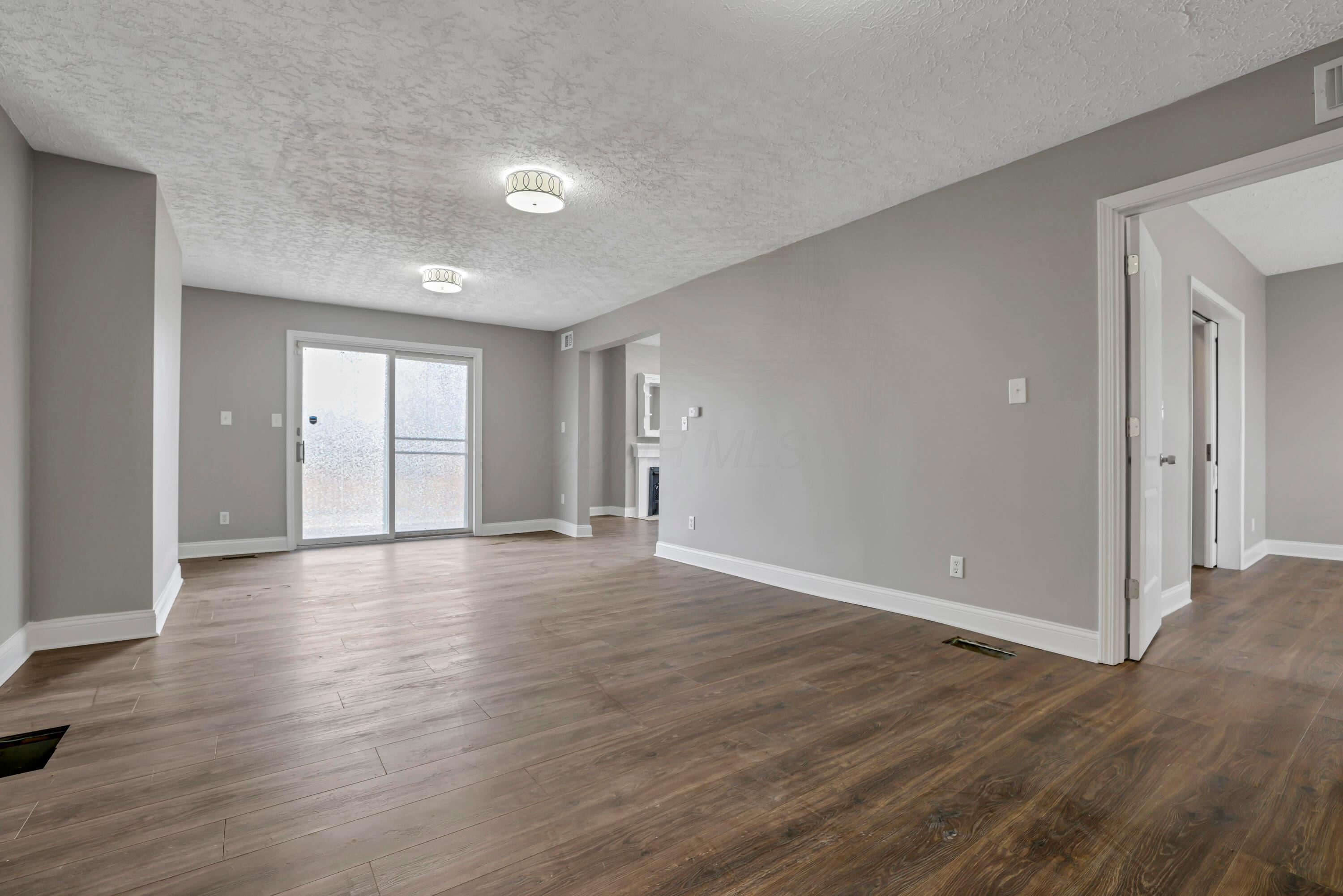 2089 Lockbourne Road Columbus, OH 43207 - Photo 9 of 22 Great Room