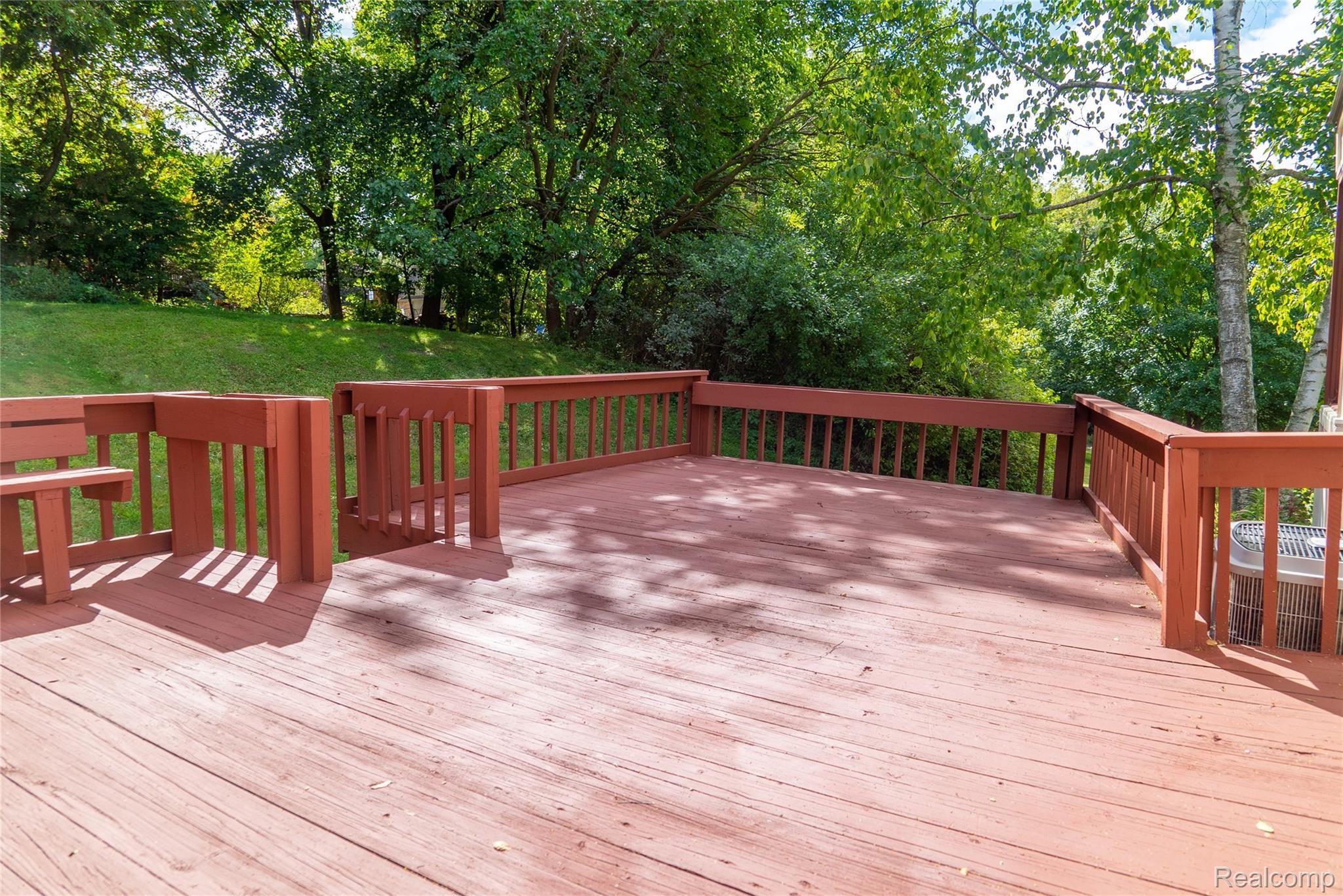 35875 Smithfield Road Farmington, MI 48335 - Photo 53 of 58 DSC05778.jpg