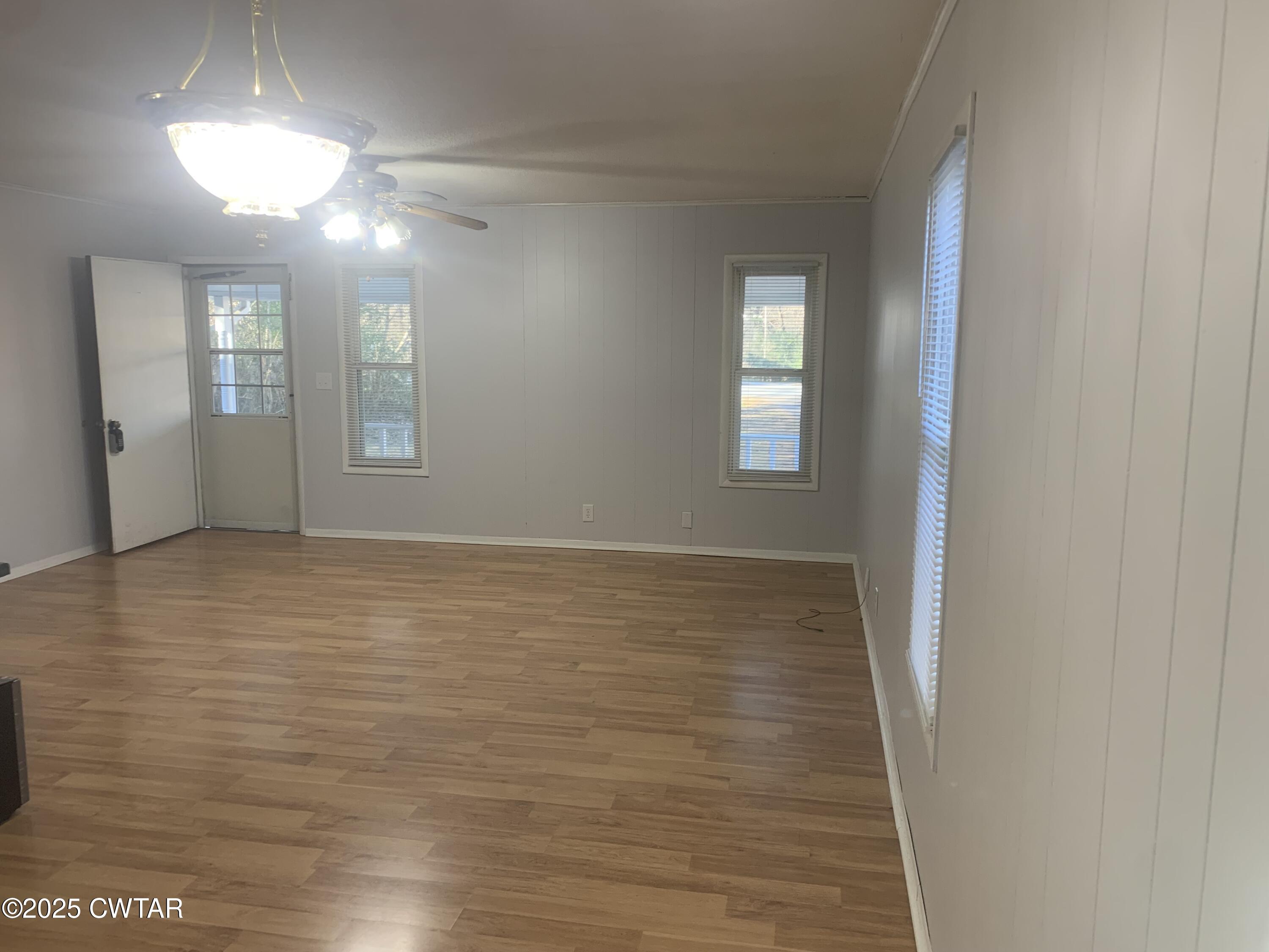72 Laneview-Concord Road Trenton, TN 38382 - Photo 35 of 39 a view of livingroom with window
