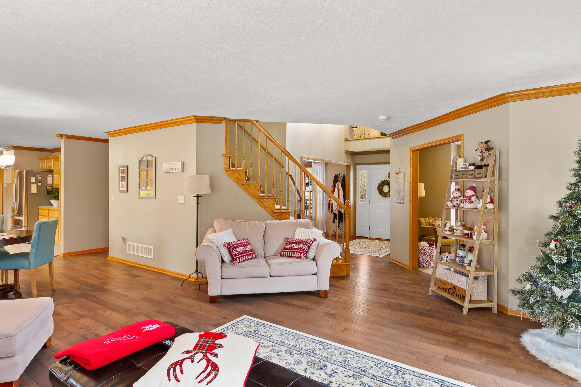 100 Rock Road South Mansfield, OH 44903 - Photo 8 of 50 liv-3