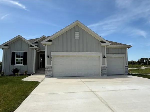$619,900 | 9810 North Laurel Avenue, Kansas City, MO 64157