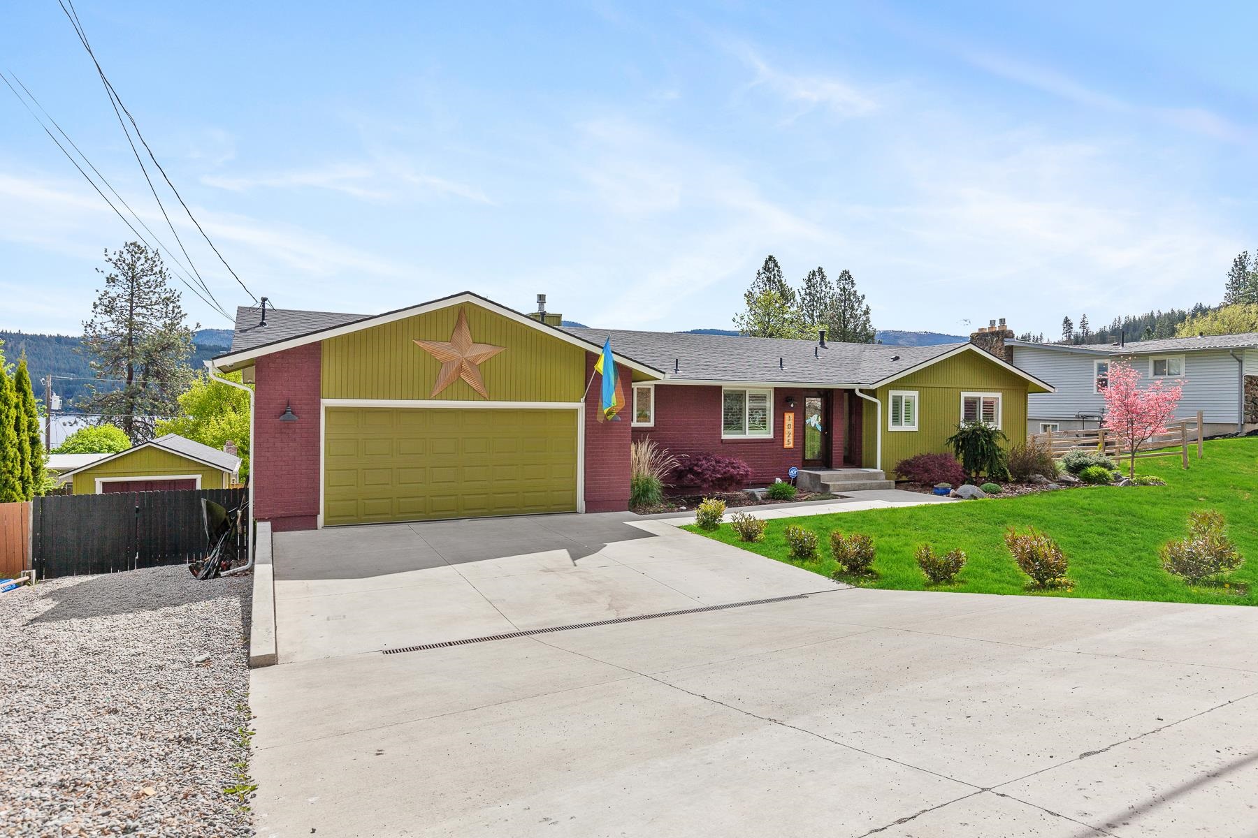 1025 South Garry Road Liberty Lake, WA 99019 - Photo 2 of 35