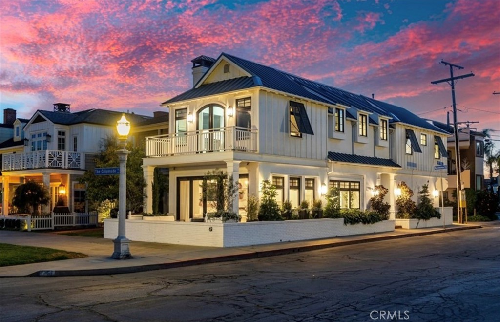 61 The Colonnade Long Beach, CA 90803 - Photo 1 of 49 a front view of a building
