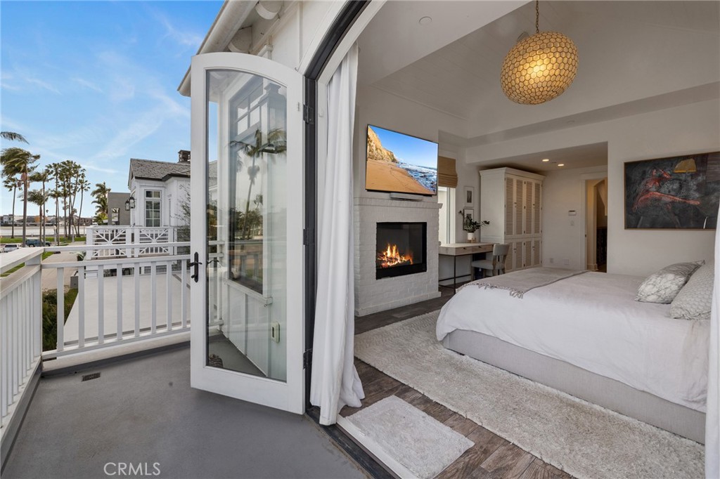 61 The Colonnade Long Beach, CA 90803 - Photo 24 of 49 a bedroom with a bed and a chandelier