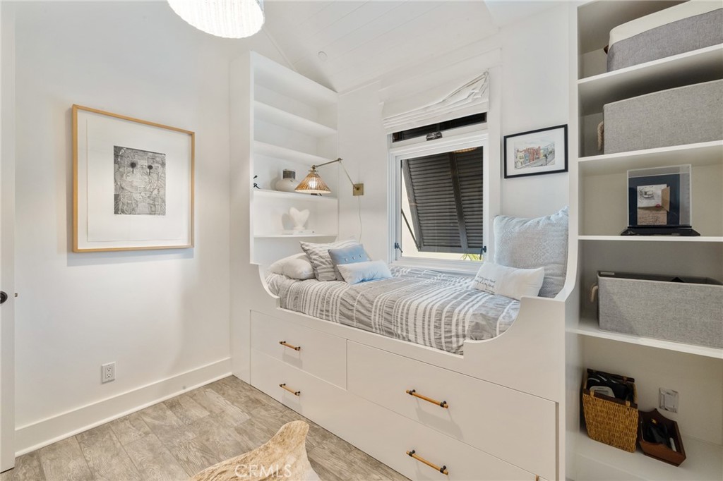 61 The Colonnade Long Beach, CA 90803 - Photo 34 of 49 a bedroom with a bed and a window