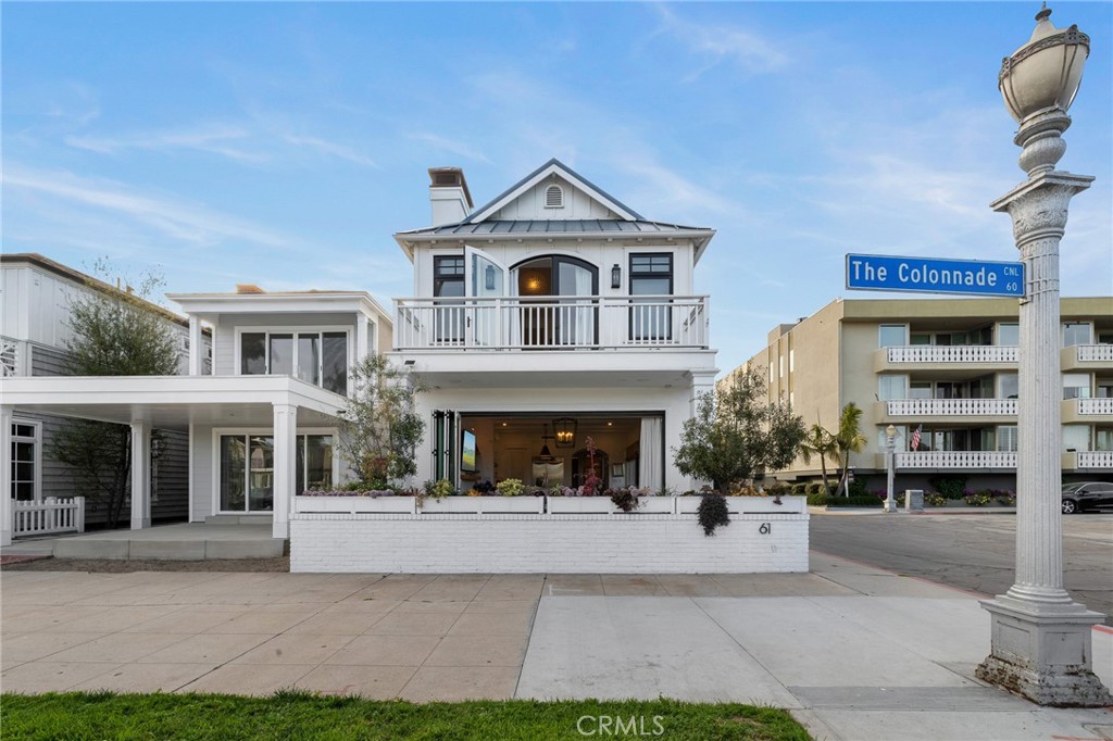 61 The Colonnade Long Beach, CA 90803 - Photo 43 of 49 a view of house and a entrance gate