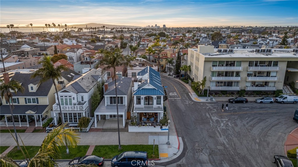61 The Colonnade Long Beach, CA 90803 - Photo 47 of 49 an aerial view of multiple house