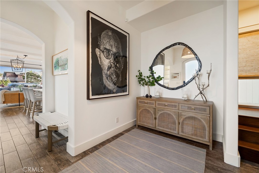 61 The Colonnade Long Beach, CA 90803 - Photo 5 of 49 a view of a livingroom with furniture and mirror
