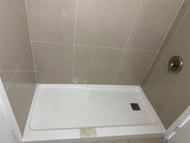 $2,400 | 6850 Northwest 173rd Drive, Unit 103, Hialeah, FL 33015