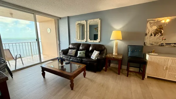 $649,000 | 88500 Overseas Highway, Unit 422, Islamorada, FL 33036