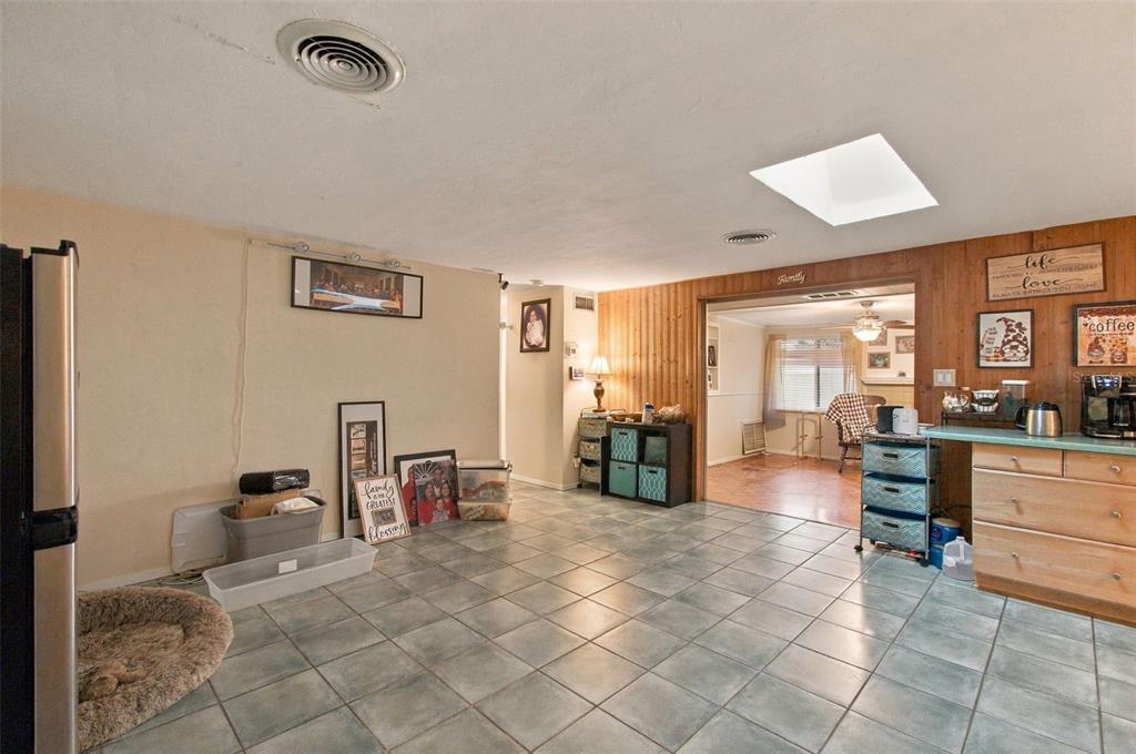 2236 Alice Road Sarasota, FL 34231 - Photo 8 of 24 Gallery Image 8