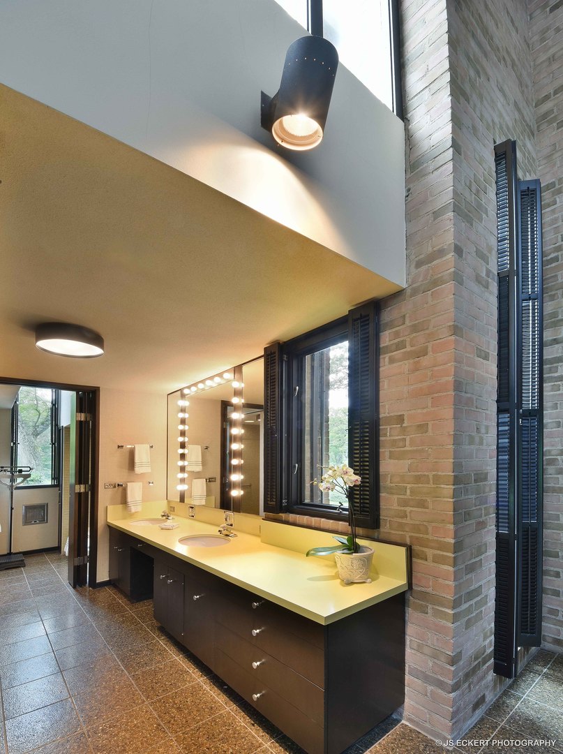 2345 Old Mill Road Lake Forest, IL 60045 - Photo 30 of 73 a bathroom with a tub and a sink