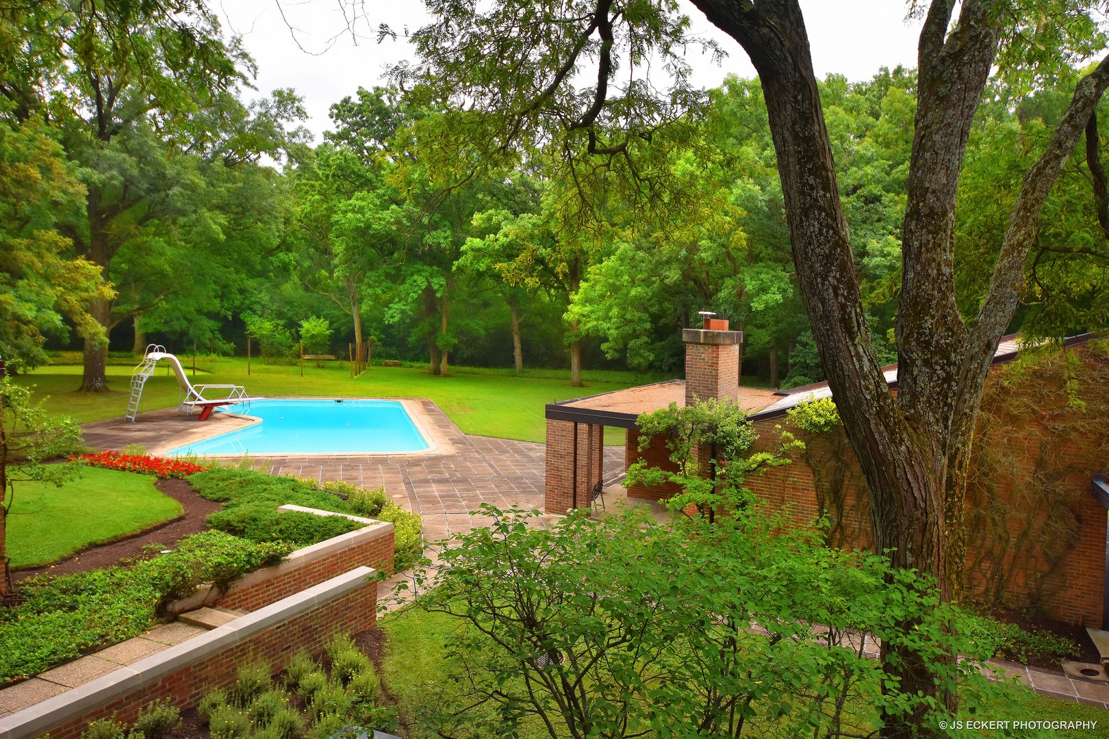 2345 Old Mill Road Lake Forest, IL 60045 - Photo 52 of 73 a garden view with a seating space
