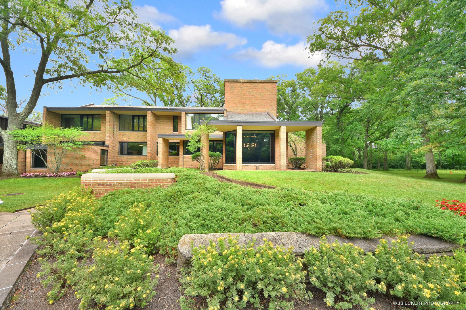 2345 Old Mill Road Lake Forest, IL 60045 - Photo 63 of 73 a front view of a house with a yard