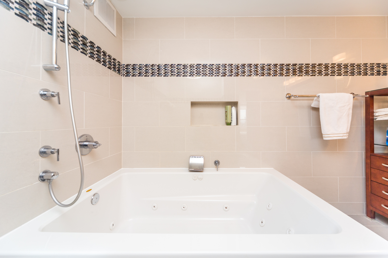 655 West Irving Park Road, Unit 2801 Chicago, IL 60613 - Photo 24 of 44