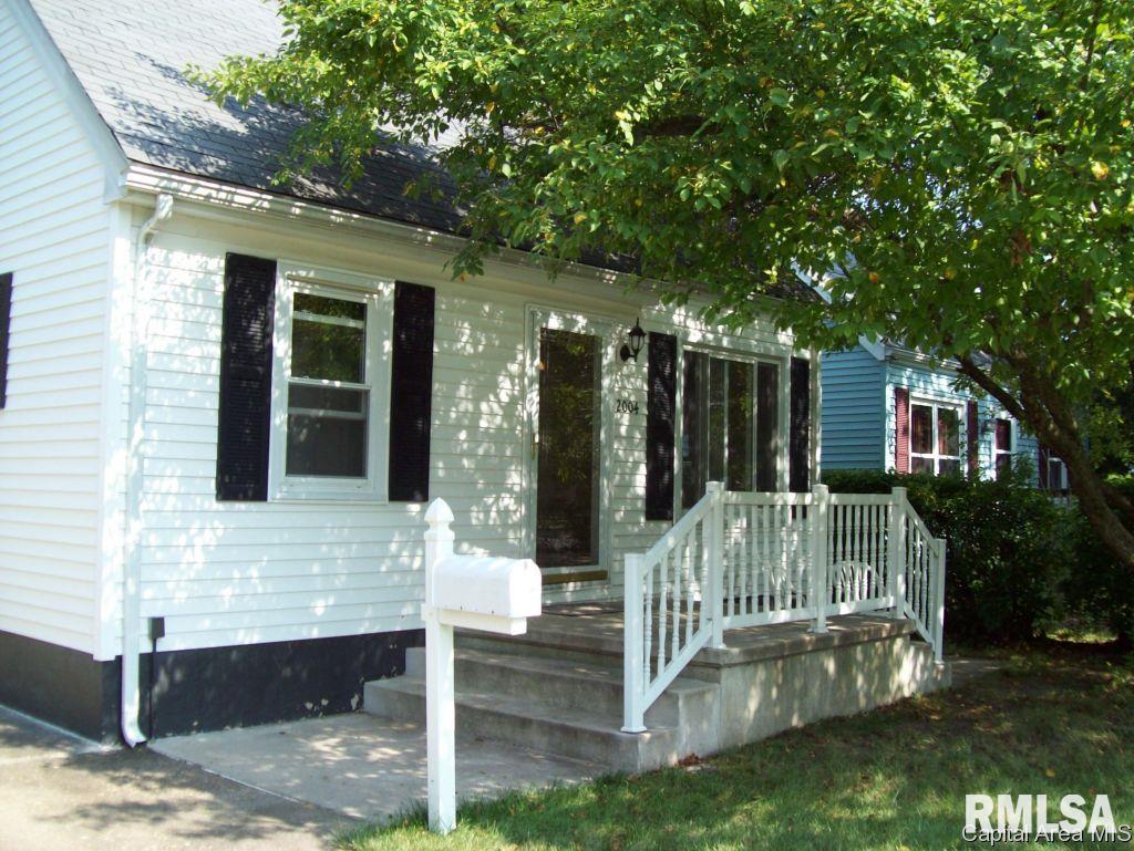 2004 North 22nd Street Springfield, IL 62702 - Photo 2 of 16