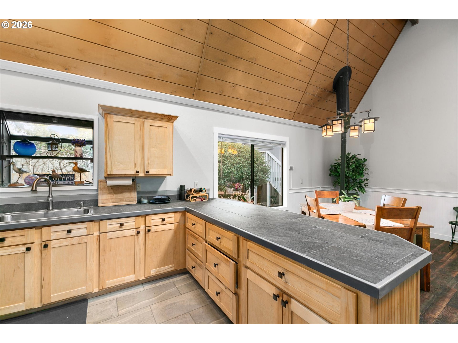 315 Seagrove Loop Lincoln City, OR 97367 - Photo 11 of 41