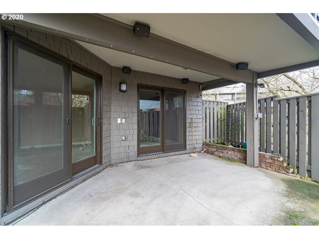 5620 Southwest Riverside Lane Portland, OR 97239 - Photo 4 of 25