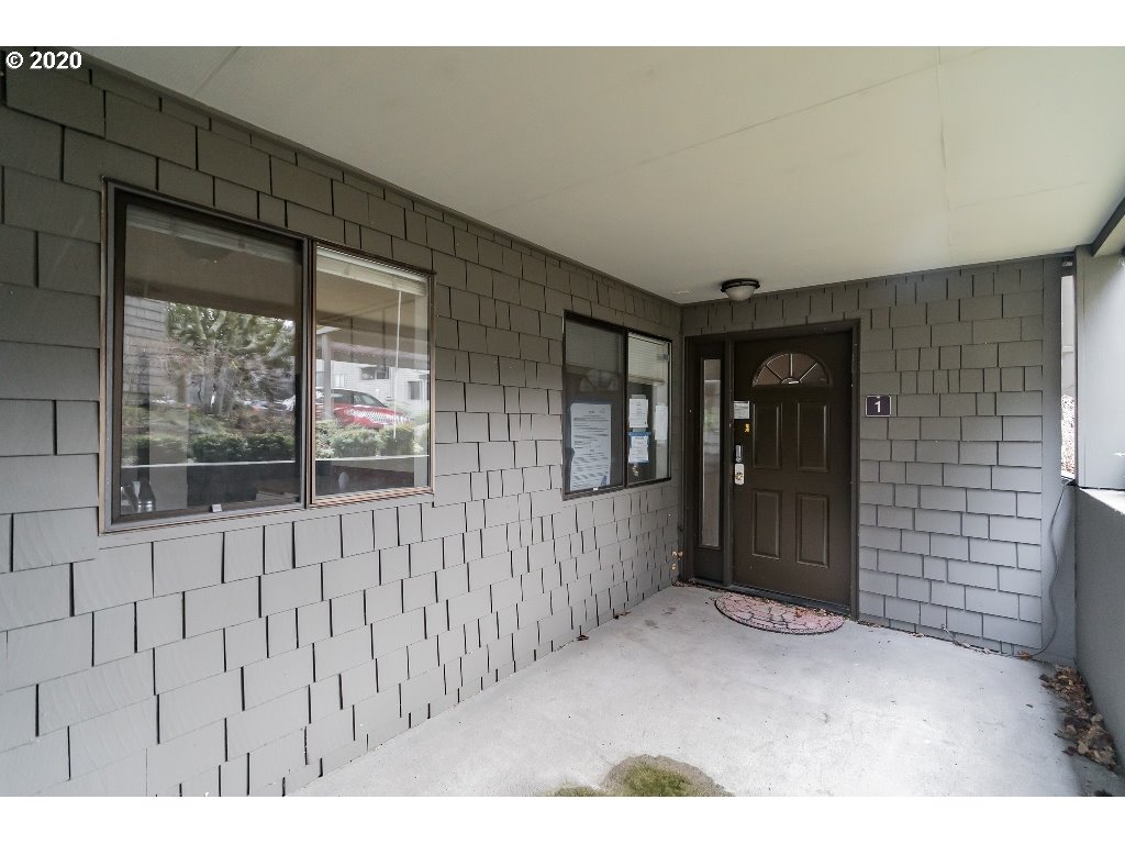 5620 Southwest Riverside Lane Portland, OR 97239 - Photo 6 of 25 a view interior of the house