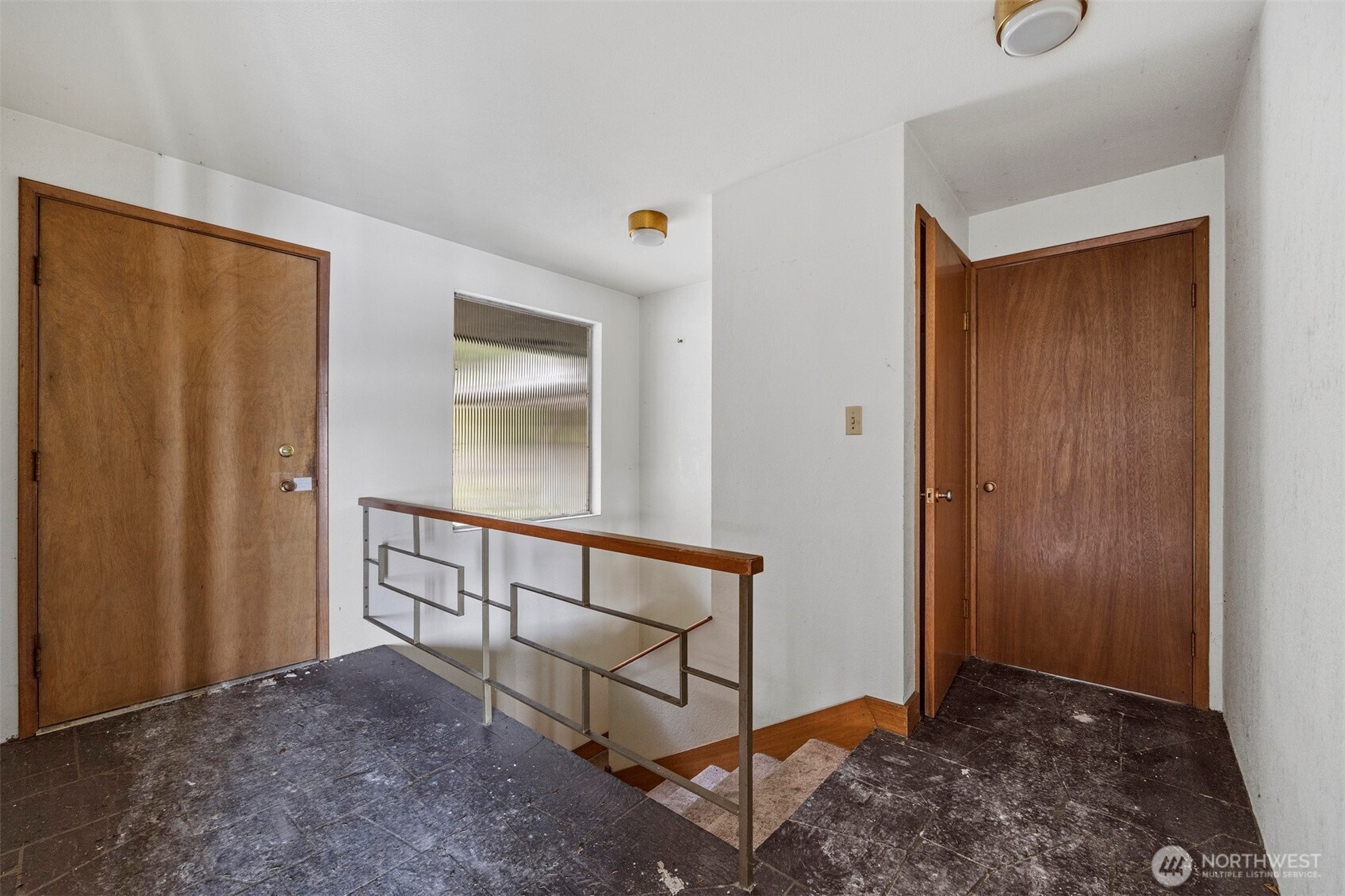 5318 Quiet Cove Road Anacortes, WA 98221 - Photo 27 of 32 a view of entryway