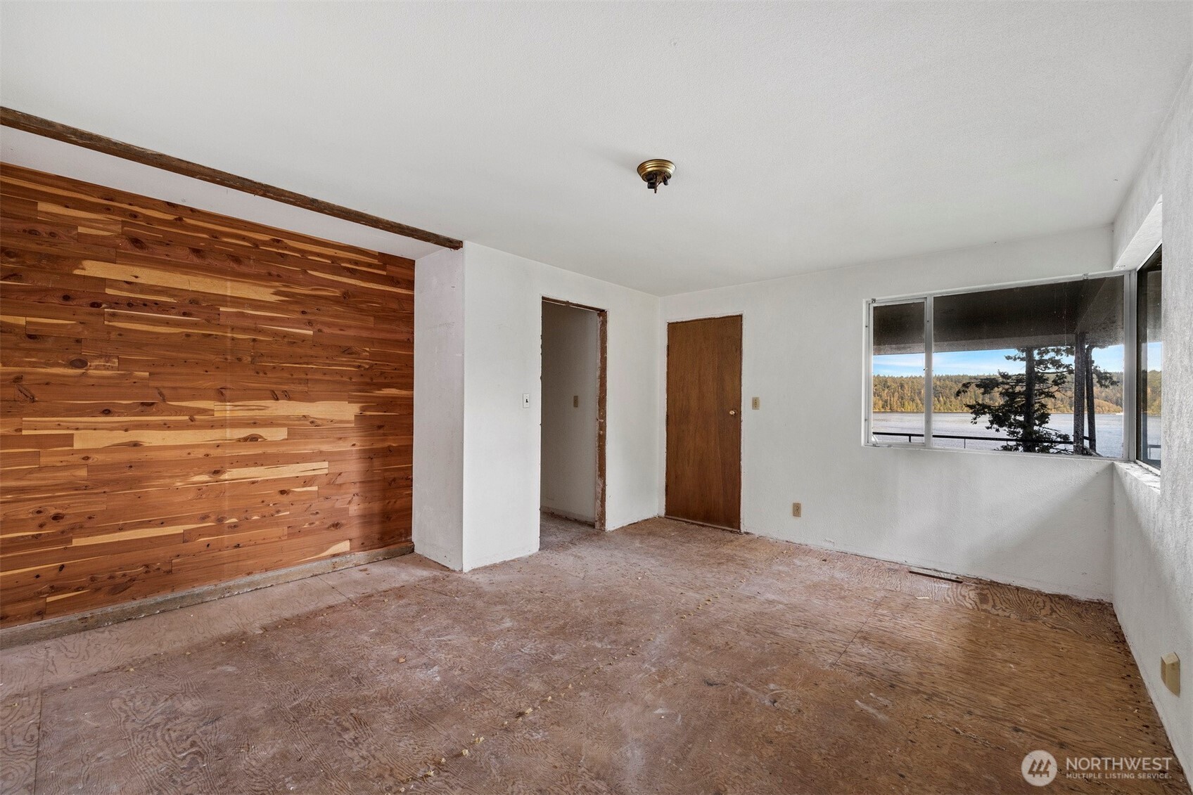 5318 Quiet Cove Road Anacortes, WA 98221 - Photo 28 of 32 a view of empty room with furniture