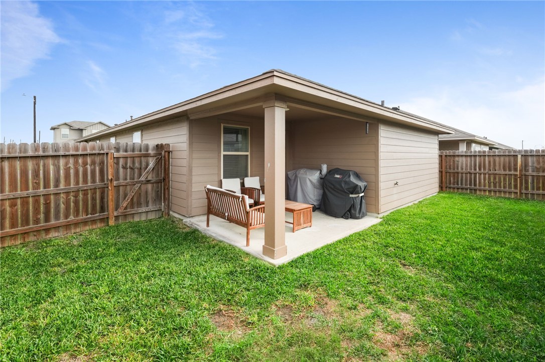 7601 Shadow Rider Lane Corpus Christi, TX 78414 - Photo 13 of 13 a view of a backyard with a garden