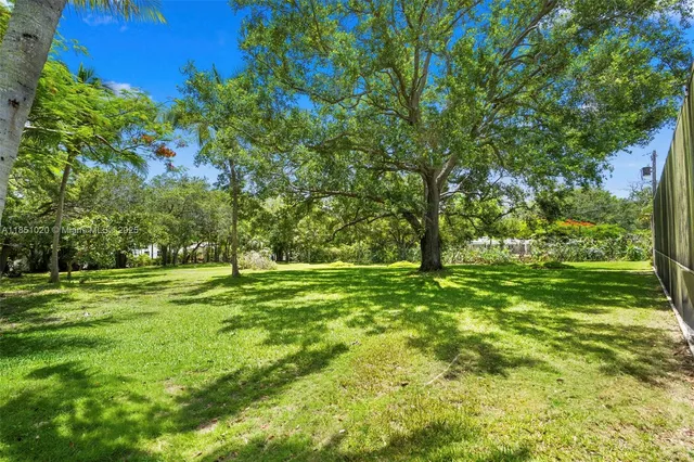 $2,995,000 | 12365 Southwest 60th Court, Pinecrest, FL 33156