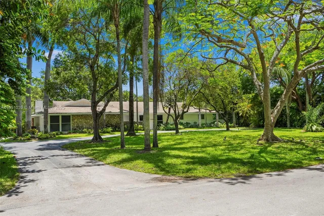 $2,995,000 | 12365 Southwest 60th Court, Pinecrest, FL 33156