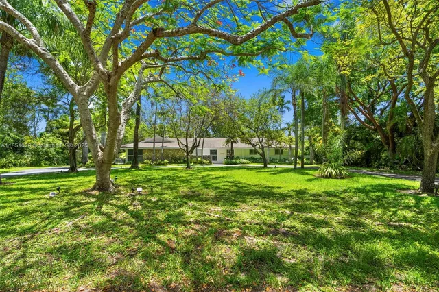 $2,995,000 | 12365 Southwest 60th Court, Pinecrest, FL 33156