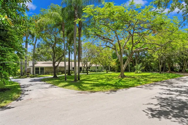 $2,995,000 | 12365 Southwest 60th Court, Pinecrest, FL 33156