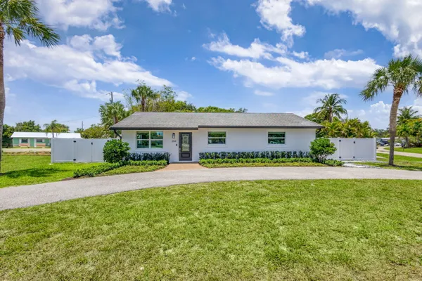 $4,500 | 204 West Whitney Drive, Jupiter, FL 33458