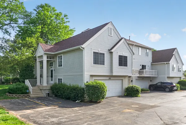 $285,000 | 352 New Haven Drive, Unit 352, Cary, IL 60013