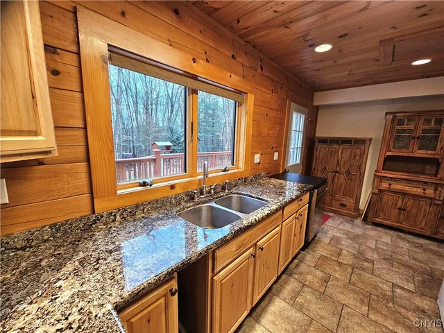 $345,900 | 8 North Hillsborough Road, Amboy, NY 13316