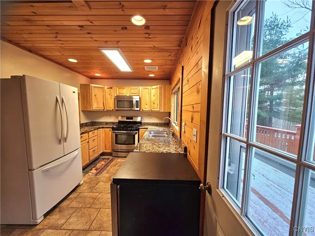 $345,900 | 8 North Hillsborough Road, Amboy, NY 13316