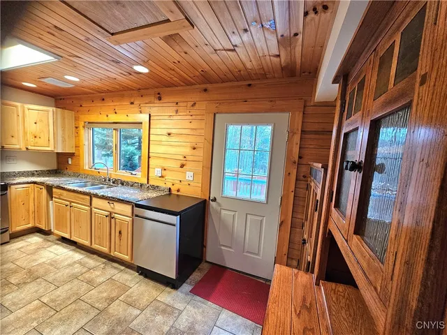 $345,900 | 8 North Hillsborough Road, Amboy, NY 13316