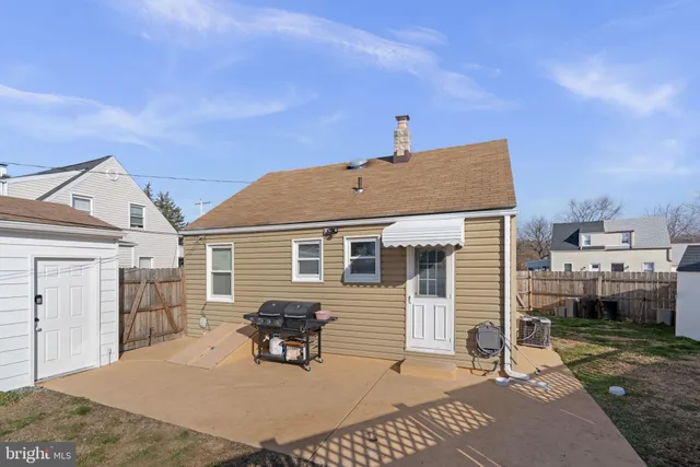 a view of a house with a yard and garage
