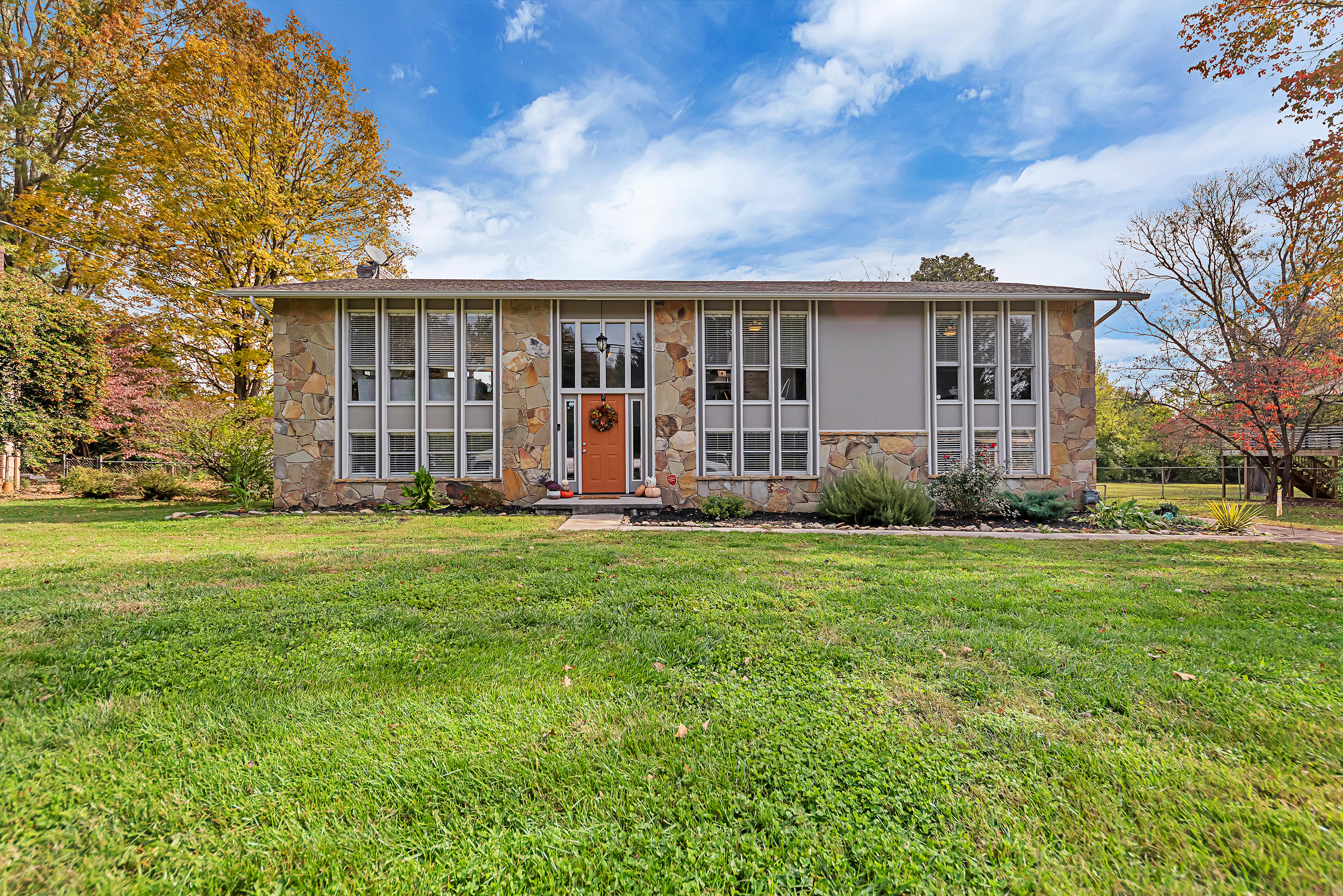 1112 Kevin Road Knoxville, TN 37923 - Photo 1 of 32 AgentOptix -2