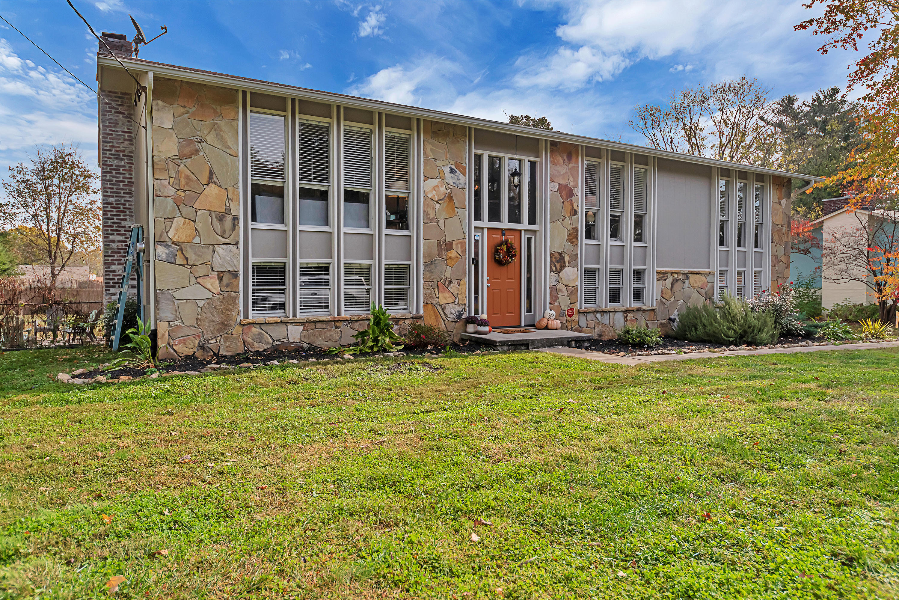 1112 Kevin Road Knoxville, TN 37923 - Photo 2 of 32 AgentOptix -1