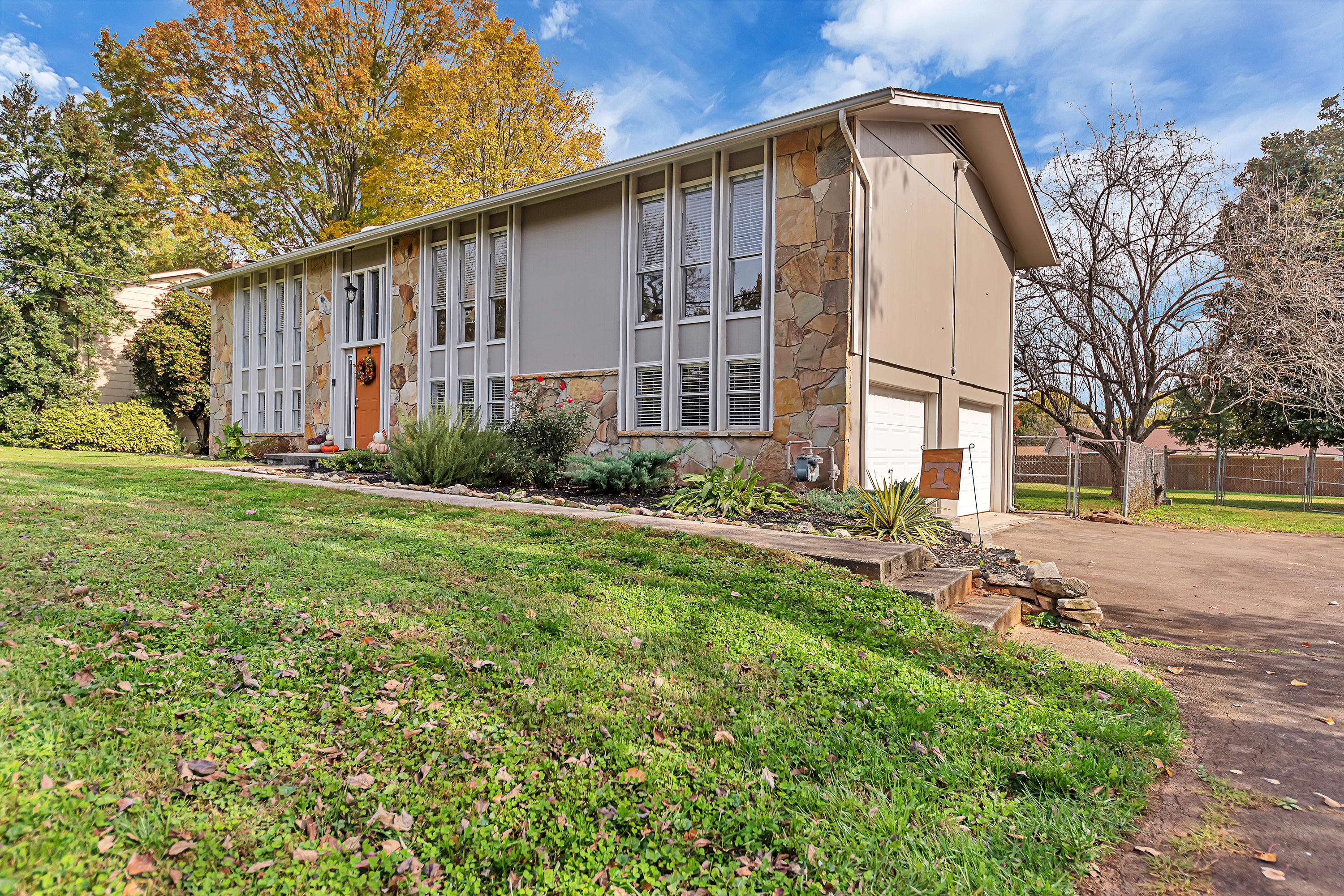 1112 Kevin Road Knoxville, TN 37923 - Photo 3 of 32 AgentOptix -5