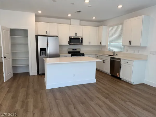 $2,600 | 10253 Altavia Rock Street, Las Vegas, NV 89141